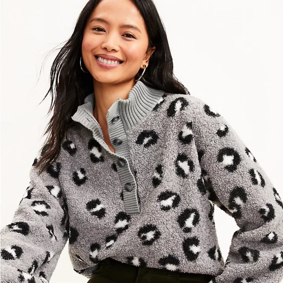 LOFT Sweaters - Spotted Rib Trim Sherpa Top size XS gray black and white